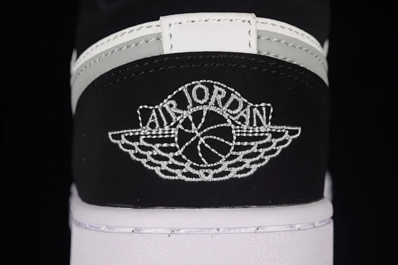 All categories Air Jordan Jordan series basketball shoes Air Jordan 1 Low Z version Air Jordan 1 Low "New Emerald" AJ1 Joe 1 black and white gray 552780-018